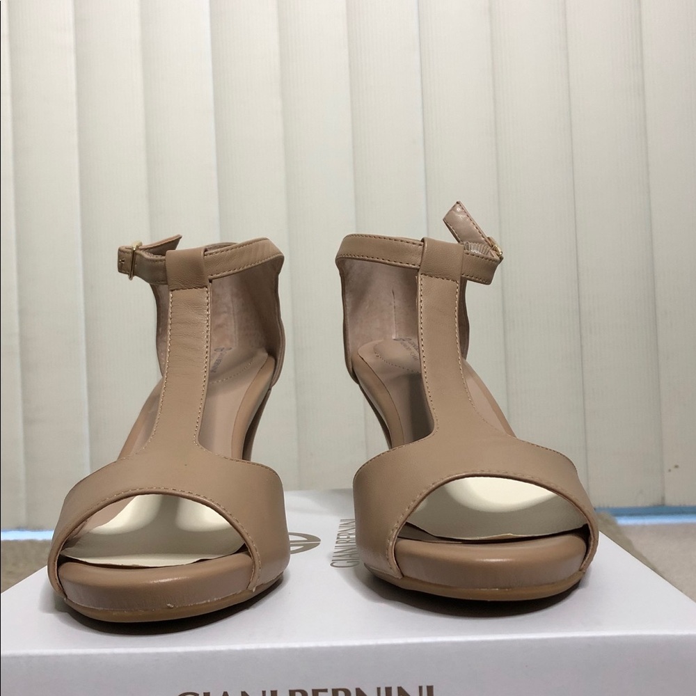 New Giani Bernini memory foam beige  dressy shoes